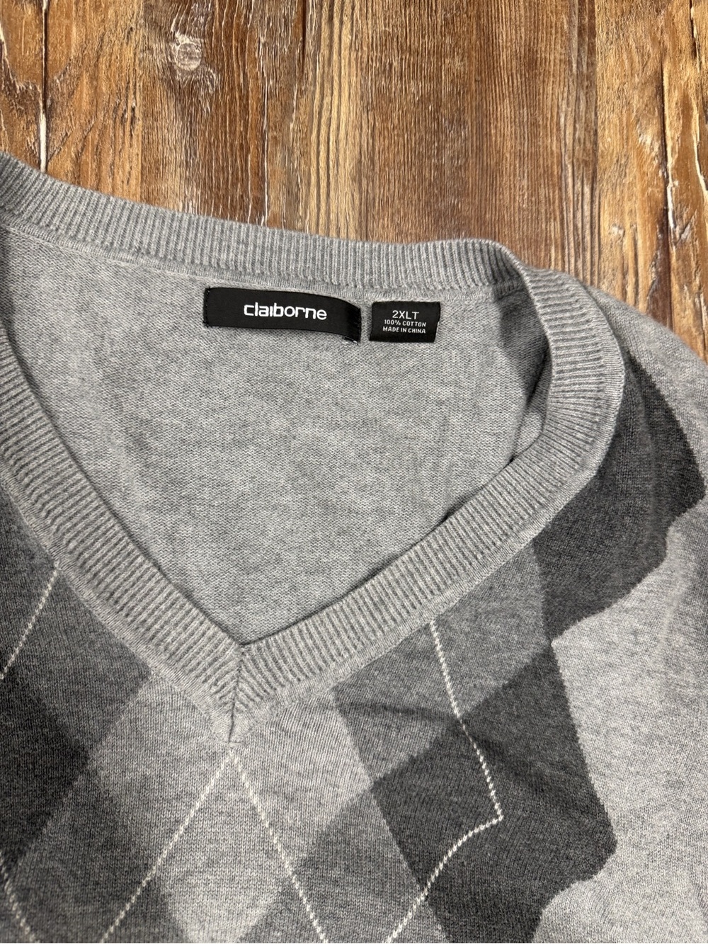 Preppy Gray argyle sweater with dark gray and light gray diamond pattern
Size 2X - Picture 2 of 3